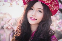 "Hot girl" Ngân Búng đón xuân trong sắc hồng thắm