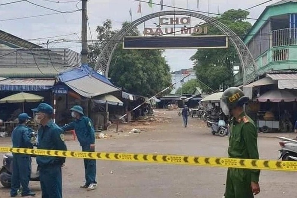 Ở dịch tại chợ đầu mối Vinh ghi nhận đến thời điểm này có 86 ca dương tính. Ở dịch tại chợ đầu mối Vinh ghi nhận đến thời điểm này có 86 ca dương tính.