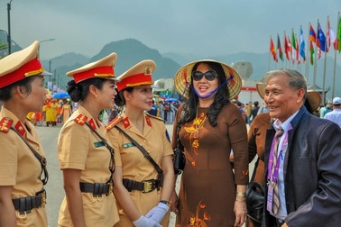 Những “bóng hồng” CSGT tại Đại lễ Vesak 2019