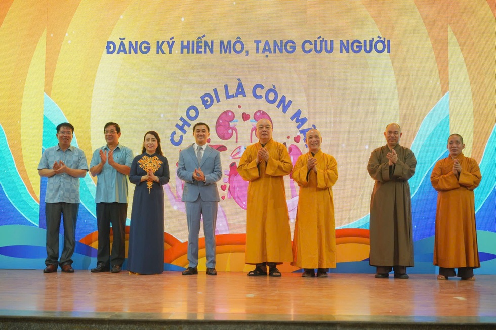 PGS.TS Nguyễn Thị Kim Tiến: Hiến tạng - Nhiều cuộc đời mới được tái sinh - 7 PGS.TS Nguyễn Thị Kim Tiến: Hiến tạng - Nhiều cuộc đời mới được tái sinh - 7