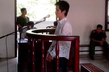 Vác dao chém chết bạn trên bàn nhậu