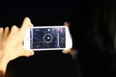 Giới trẻ TPHCM tiếc nuối không thể ngắm "Mặt trăng máu"