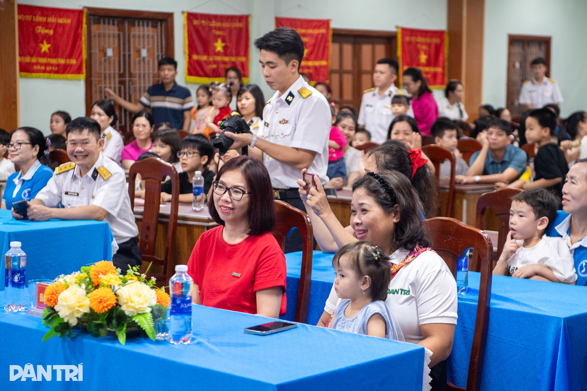 Vui Tết Trung thu cùng con các chiến sĩ Trường Sa - 2 Vui Tết Trung thu cùng con các chiến sĩ Trường Sa - 2