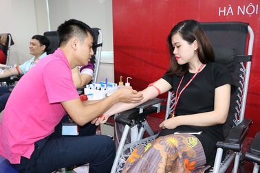 Hơn 500 cán bộ, nhân viên đồng hành cùng "Hành trình Đỏ" hiến máu tình nguyện