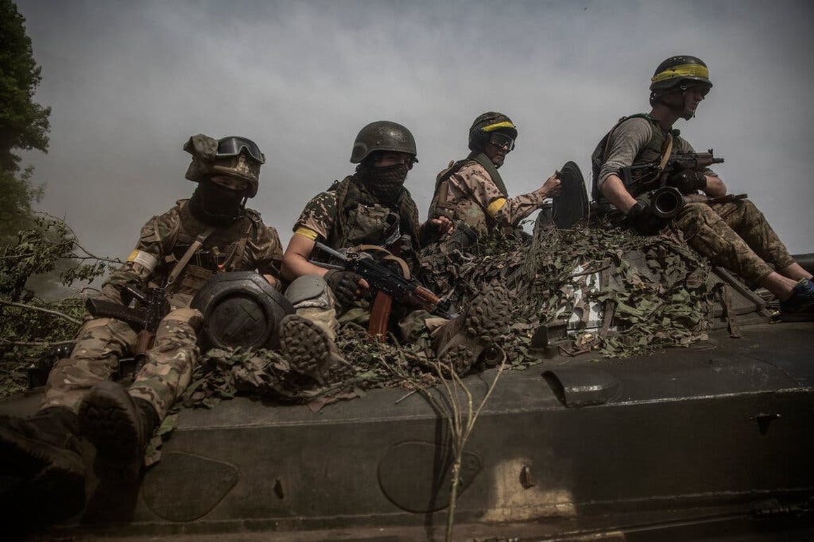 Thế tiến thoái lưỡng nan của Ukraine giữa chảo lửa ở Donbass - 1 Thế tiến thoái lưỡng nan của Ukraine giữa chảo lửa ở Donbass - 1