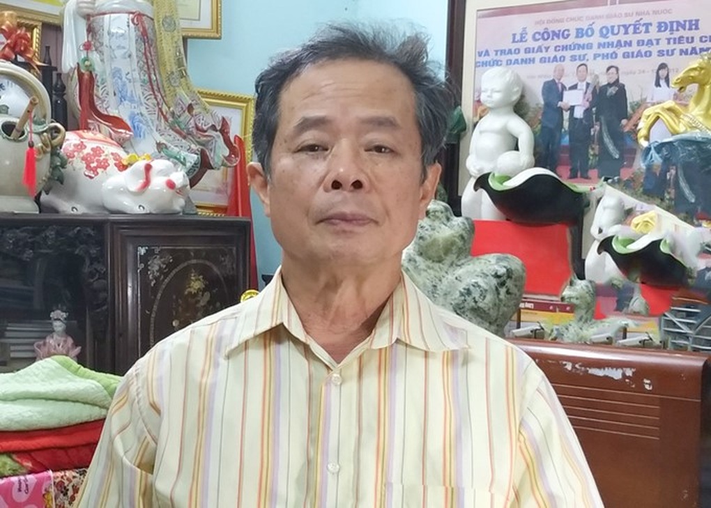 Giật mình với những khẩu hiệu thô tục trên trang phục của giới trẻ - 7 Giật mình với những khẩu hiệu thô tục trên trang phục của giới trẻ - 7