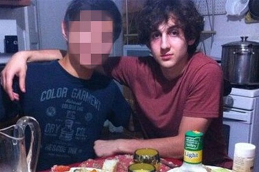 Nghi phạm Boston bị chuyển tới nhà tù lúc nửa đêm 