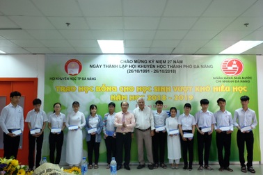 Đà Nẵng: Trao 150 suất học bổng đến học sinh vượt khó học giỏi