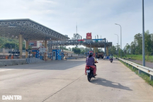 Hai tài xế bị xử phạt vì không nhường đường xe ưu tiên