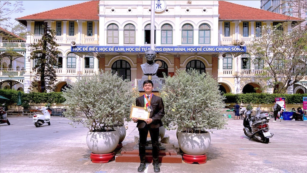 Hai thủ khoa trường chuyên nhận học bổng nửa tỷ đồng từ ILA - 4 Hai thủ khoa trường chuyên nhận học bổng nửa tỷ đồng từ ILA - 4