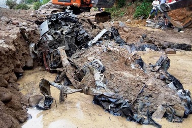 Xe ô tô chở cán bộ biên phòng bị lũ cuốn trôi được tìm thấy sau 2 năm