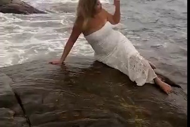 Một ngày xui xẻo để hóa thân thành nàng tiên cá