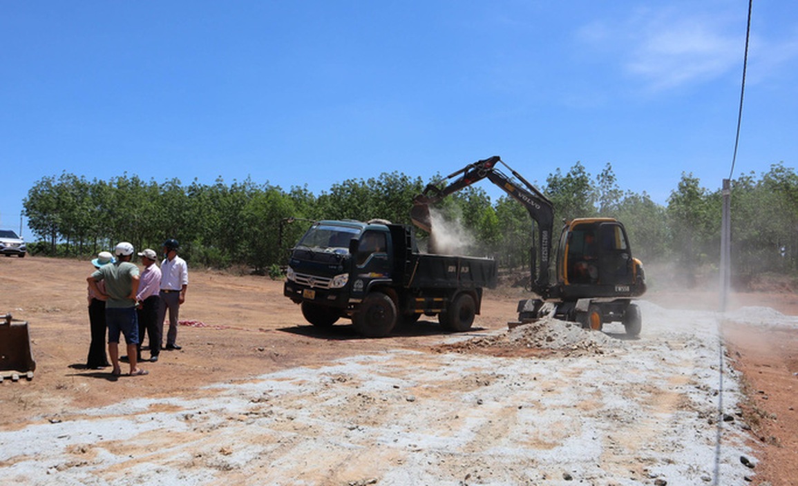 Ồ ạt tự ý mở đường, rao bán dự án ma, địa phương đề xuất siết tách thửa - 1 Ồ ạt tự ý mở đường, rao bán dự án ma, địa phương đề xuất siết tách thửa - 1