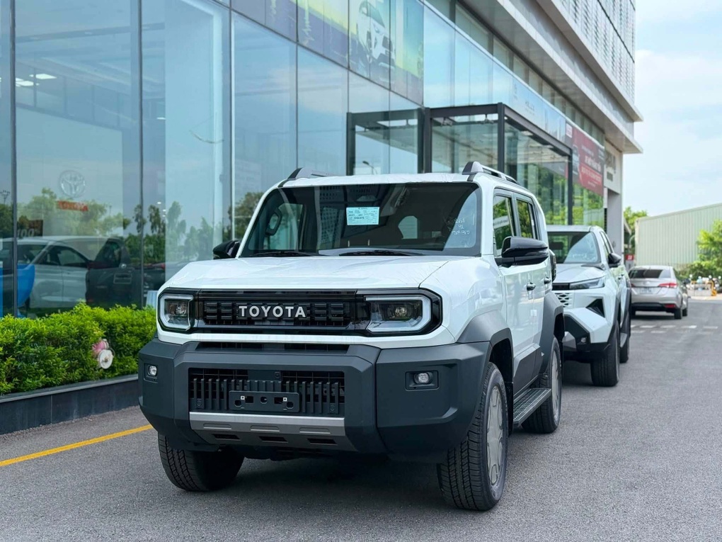 Toyota Land Cruiser FJ về đại lý, chuẩn bị ra mắt tại Việt Nam - 1