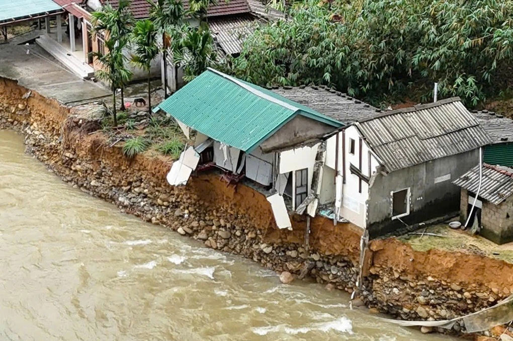 Lũ dâng cao lần 3, Huế tiếp tục ngập lụt sạt lở - 3