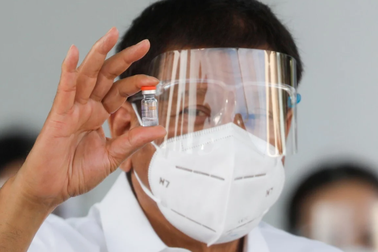 Người Philippines "ngại" vắc xin Trung Quốc dù Tổng thống cam kết hiệu quả