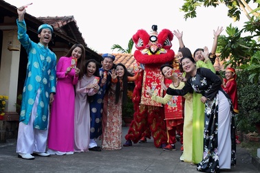 Tường Vi làm Cô Thắm về làng