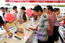 Hết bán sữa, bán vé số, dân buôn công nghệ đi bán nước hoa