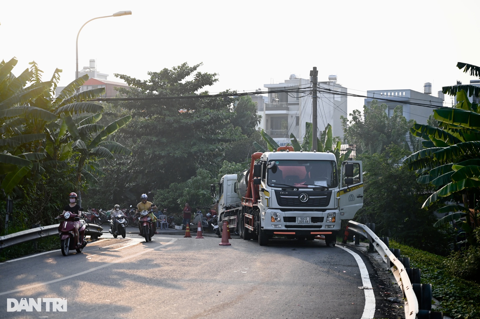 Cảnh sát bơm nước giải cứu khu dân cư bị ngập ở TPHCM - 11 Cảnh sát bơm nước giải cứu khu dân cư bị ngập ở TPHCM - 11