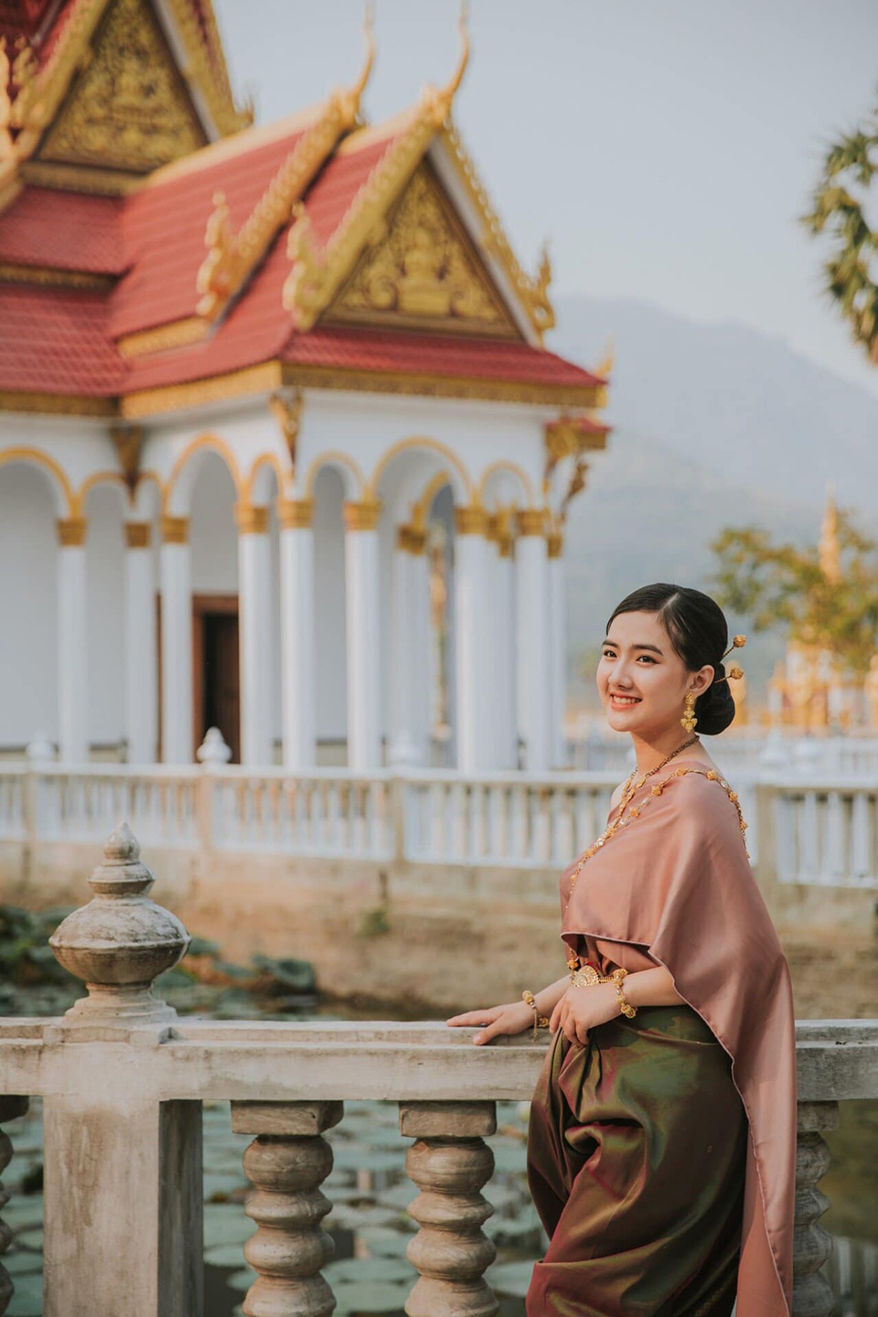 Thiếu nữ nhận mưa lời khen khi diện trang phục dân tộc Khơ-me - 6 Thiếu nữ nhận mưa lời khen khi diện trang phục dân tộc Khơ-me - 6
