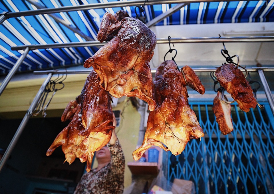 Tiểu thương than trời vì ế vàng mã, heo, vịt trong ngày Rằm tháng 7 - 5 Tiểu thương than trời vì ế vàng mã, heo, vịt trong ngày Rằm tháng 7 - 5