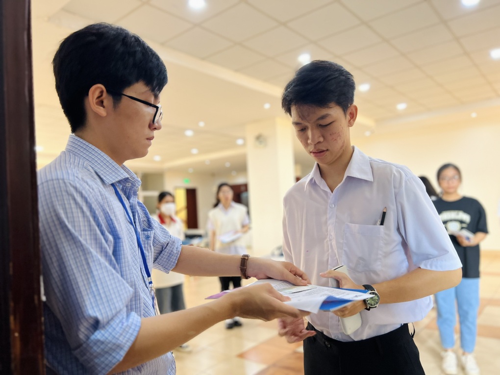 Xảy ra thất thoát đề thi đánh giá năng lực Đại học Quốc gia TPHCM - 1 Xảy ra thất thoát đề thi đánh giá năng lực Đại học Quốc gia TPHCM - 1