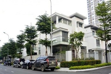 Vì sao không xử phạt được ô tô đỗ tràn lan ở Khu đô thị Ngoại giao đoàn?