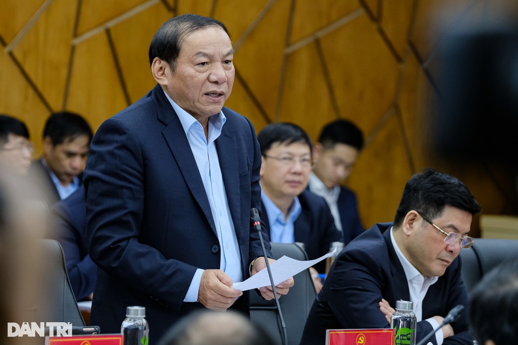 Thủ tướng: Quan tâm bảo đảm an sinh, thu hút nhân lực chất lượng cao - 3 Thủ tướng: Quan tâm bảo đảm an sinh, thu hút nhân lực chất lượng cao - 3