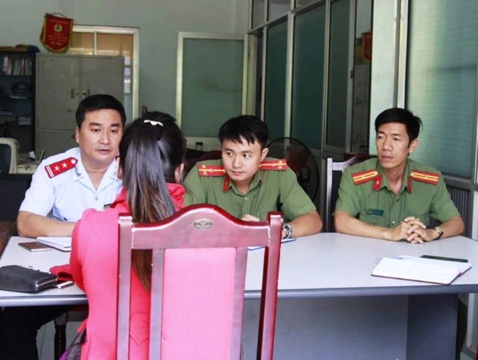 Bình Định: Đăng tin sai sự thật về Covid-19, người phụ nữ bị mời làm việc Bình Định: Đăng tin sai sự thật về Covid-19, người phụ nữ bị mời làm việc