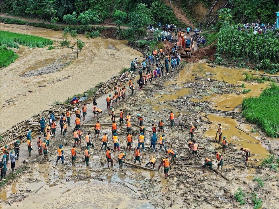 Cứu trợ đâu chỉ có mỳ tôm - 1 Cứu trợ đâu chỉ có mỳ tôm - 1