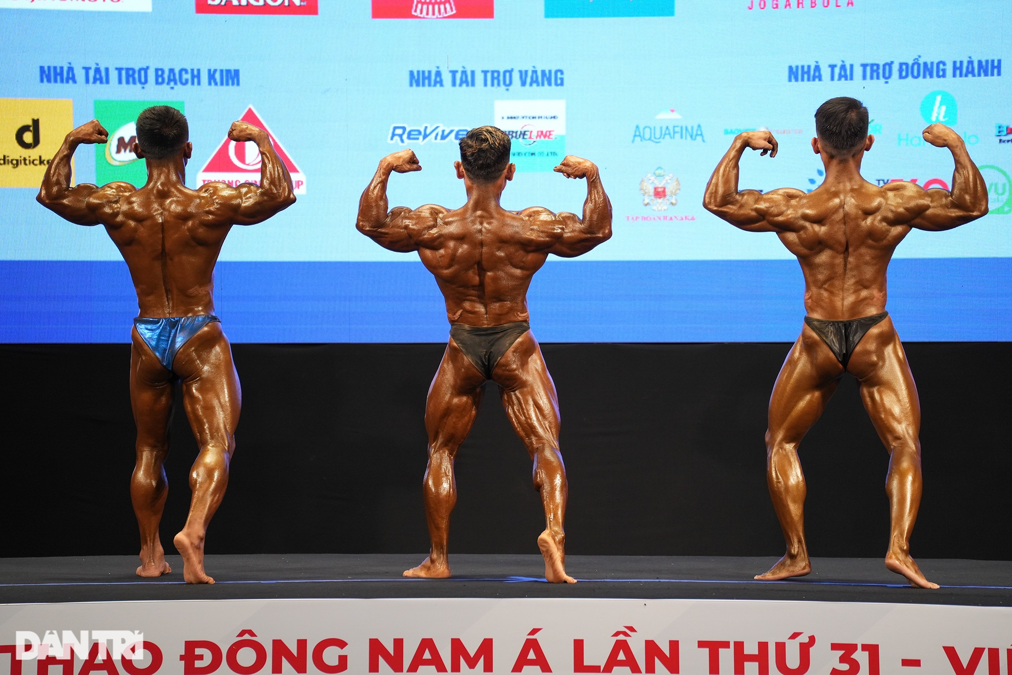 Chiêm ngưỡng cơ bắp cuồn cuộn của các lực sĩ vừa giành HCV môn Thể hình - 4 Chiêm ngưỡng cơ bắp cuồn cuộn của các lực sĩ vừa giành HCV môn Thể hình - 4