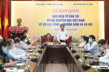 Bàn giao Báo điện tử Dân trí về Bộ Lao động - Thương binh và Xã hội