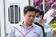 Bắt thanh niên biến thái chặn đường, khoe "hàng", sàm sỡ nhiều nữ sinh