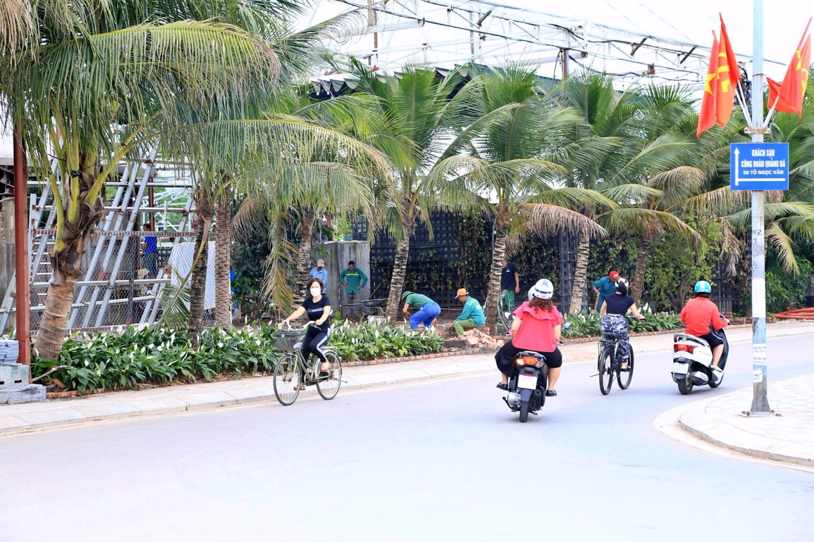 Phá dỡ nhiều công trình mọc trái phép ở Thung lũng hoa Hồ Tây - 5 Phá dỡ nhiều công trình mọc trái phép ở Thung lũng hoa Hồ Tây - 5