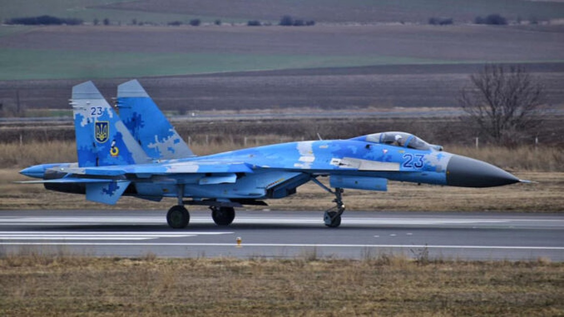 Tiêm kích Su-27 chạy sang Romania đã trở về Ukraine - 1 Tiêm kích Su-27 chạy sang Romania đã trở về Ukraine - 1