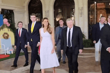 Cậu út nhà Trump cao 2,01m, phong thái ngày càng chững chạc