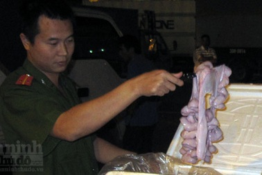 Hàng trăm kilogam tràng lợn "bẩn" lên hụt máy bay vào Nam