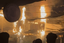 Cháy trụ máy biến áp ở TPHCM khiến hơn 100 hộ dân mất điện