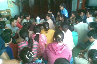 Sinh viên xưng thần y chữa bá bệnh bằng nước lã