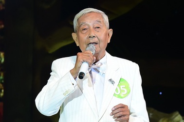 Cụ ông 78 tuổi bật khóc sau lời tỏ tình dành cho vợ trên sóng "Tiếng hát mãi xanh"