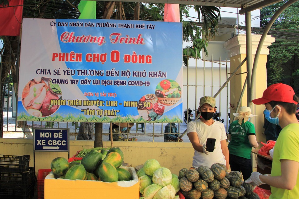 “Phiên chợ 0 đồng” chia sẻ yêu thương đến hộ khó khăn ở Đà Nẵng - 1 “Phiên chợ 0 đồng” chia sẻ yêu thương đến hộ khó khăn ở Đà Nẵng - 1