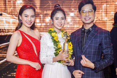 Phương Ý đăng quang ngôi vị Quán quân Thần tượng Bolero 2019