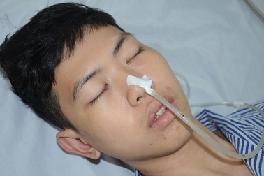 Xót xa cảnh người cha y sĩ quân đội kêu cứu cho con trai bị bệnh lao màng não