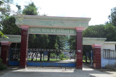 Làm rõ vụ thầy giáo bắt học sinh nằm ngửa, đổ nước vào miệng