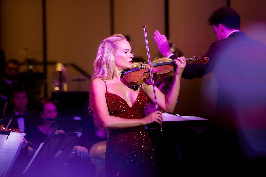 Hòa nhạc tháng Tám: Các nghệ sĩ quốc tế thăng hoa, trình diễn ấn tượng - 5 Hòa nhạc tháng Tám: Các nghệ sĩ quốc tế thăng hoa, trình diễn ấn tượng - 5