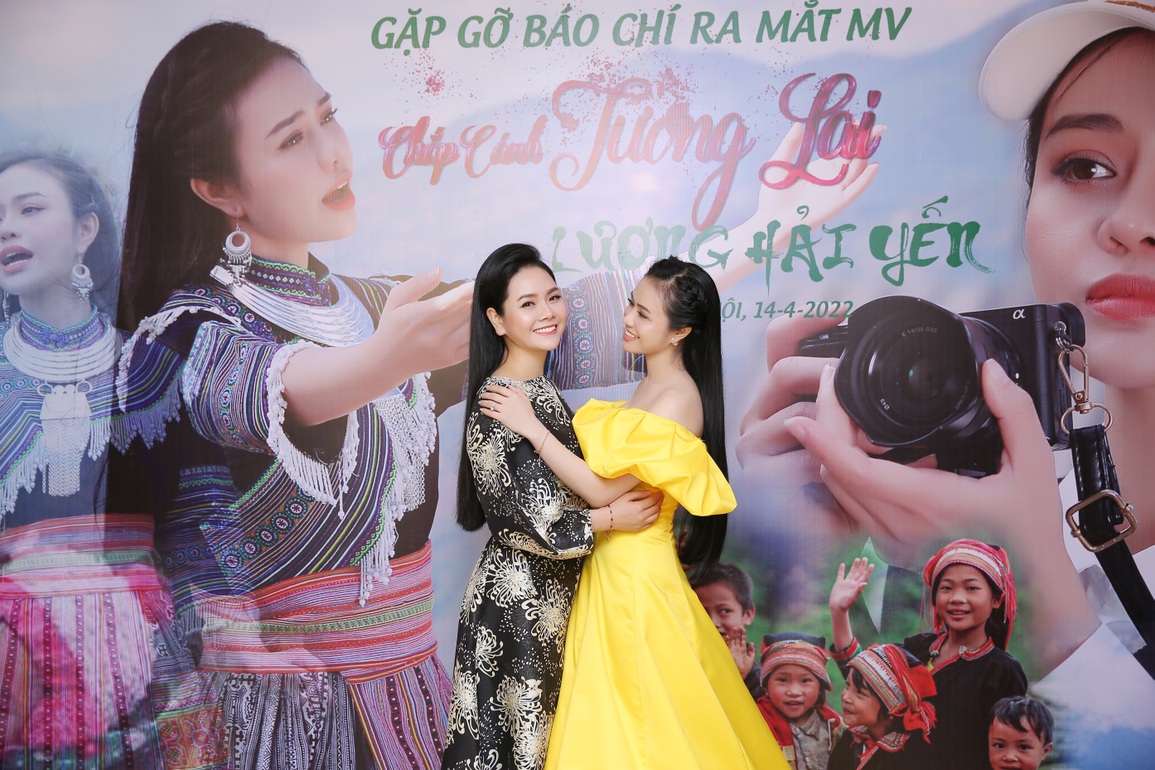 Quán quân Sao Mai Lương Hải Yến gây xúc động với MV về trẻ em vùng cao - 3 Quán quân Sao Mai Lương Hải Yến gây xúc động với MV về trẻ em vùng cao - 3