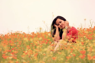 Nữ sinh Việt “khoe sắc” bên hoa Mỹ nhân