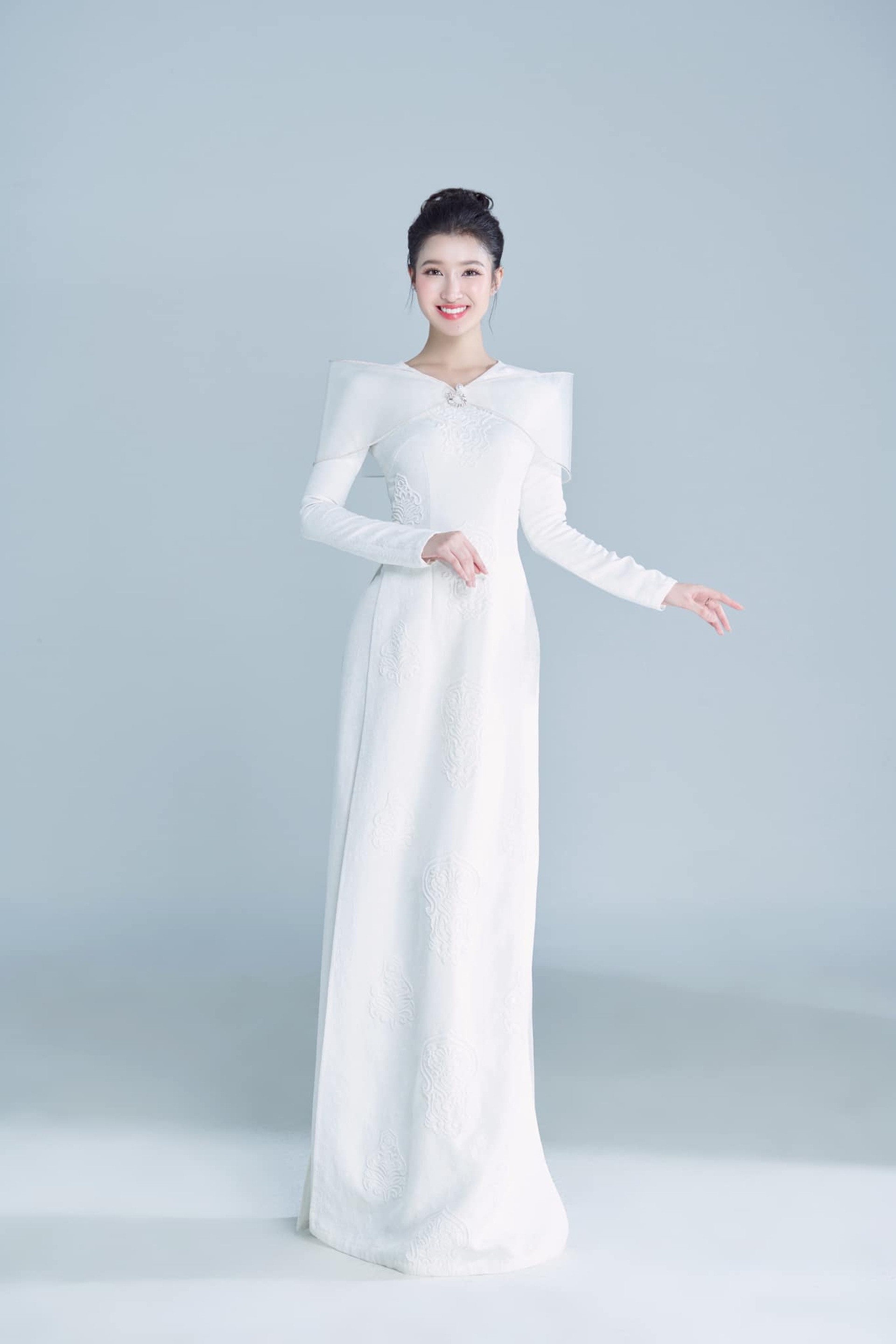 Á hậu Phương Nhi ưa chuộng áo dài nền nã, chuẩn phụ nữ Việt - 9 Á hậu Phương Nhi ưa chuộng áo dài nền nã, chuẩn phụ nữ Việt - 9