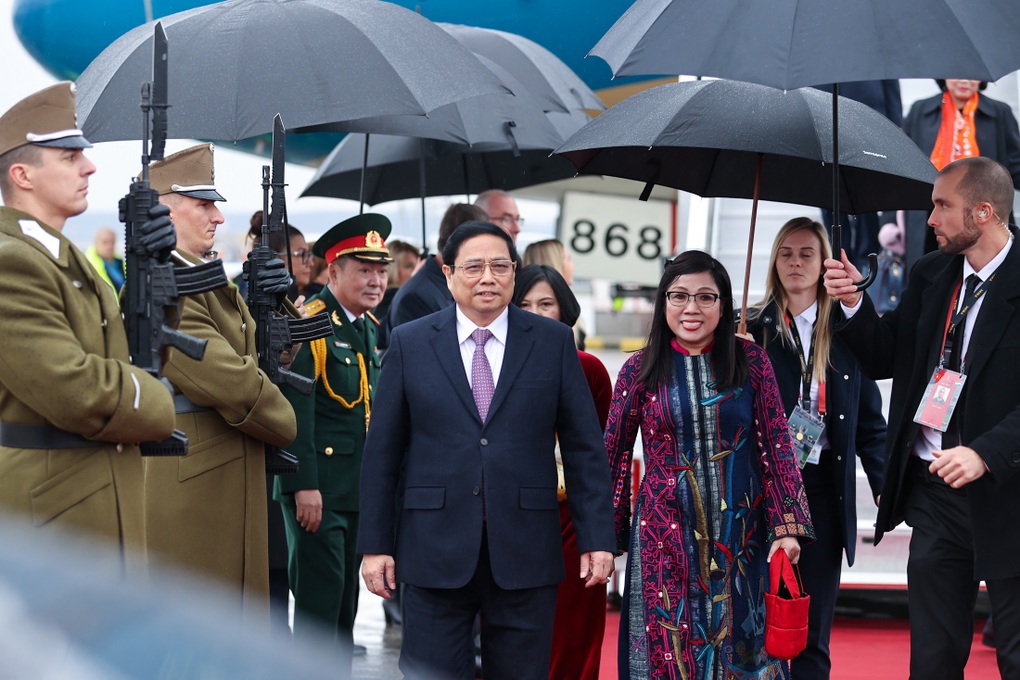 Thủ tướng Phạm Minh Chính tới Budapest, bắt đầu thăm chính thức Hungary - 3 Thủ tướng Phạm Minh Chính tới Budapest, bắt đầu thăm chính thức Hungary - 3