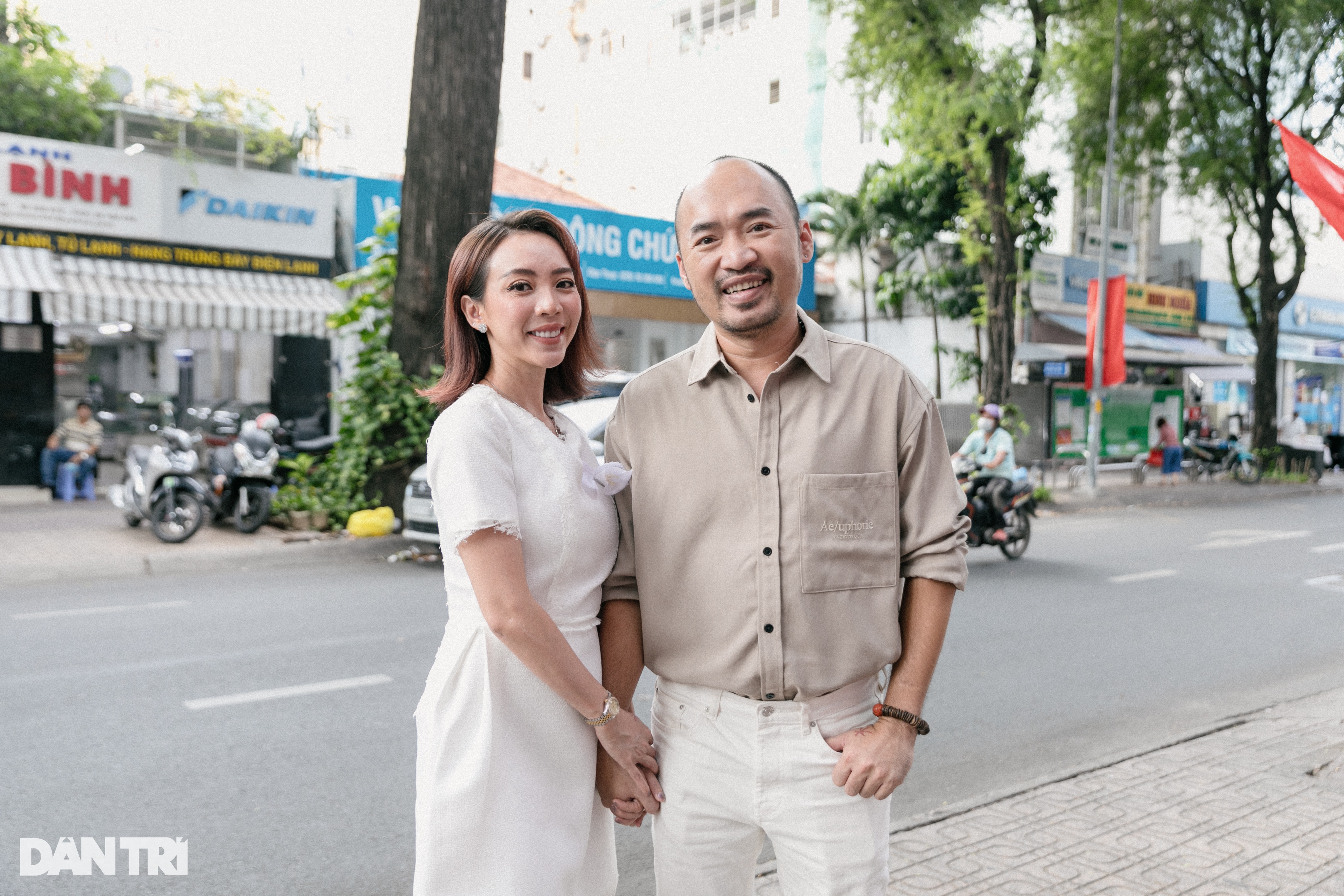 Tiến Luật: Vợ chồng cứ chăm chăm xem tài sản ai đứng tên là rạn nứt rồi - 2 Tiến Luật: Vợ chồng cứ chăm chăm xem tài sản ai đứng tên là rạn nứt rồi - 2
